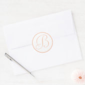 Koraal en Wit Monogrammed Bruiloft Envelop Afdicht Ronde Sticker (Envelop)