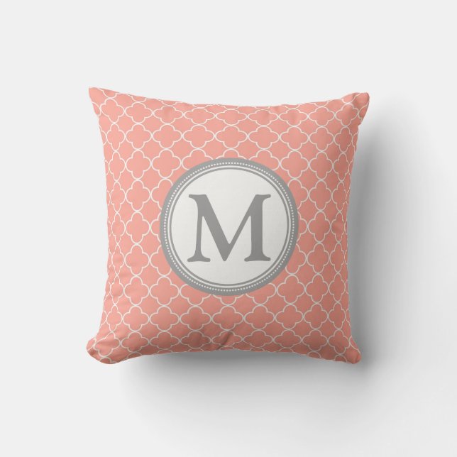 Koraal Grijs Quatrefoil Monogram Decoratief Kussen (Voorkant)
