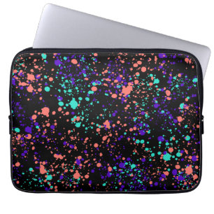 koraal paars groen op zwart verfspatten laptop sleeve