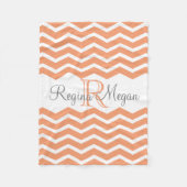 Koraal Peach Grijs Monogram Naam Keepsake Chevron Fleece Deken (Voorkant)