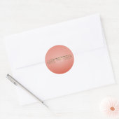 Koraal peach & Shiny Gold Modern Sparen de Datum Ronde Sticker (Envelop)