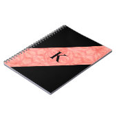 Koraal Roze Batik en Zwart Monogrammed Notitieboek (Linkerzijde)