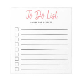 Koraalroze penseel met letters om lijst te doen notitieblok