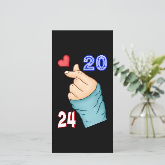 Koreaans hart 2024 aankondiging (Staand voorkant)