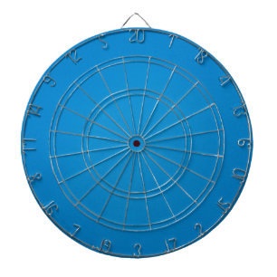 Korrelige helderblauwe achtergrond dartbord