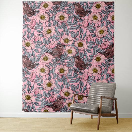 Korrels in de rozen wandkleed (In situ)