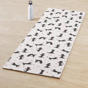 Kortharige teckel hond yoga yogamat