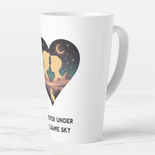 Kosmische liefdesgeschiedenis met hartliefhebbers latte mok (Rechterhoek)