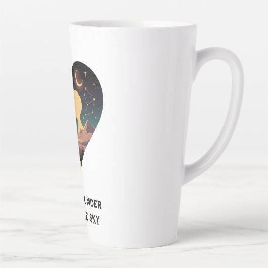 Kosmische liefdesgeschiedenis met hartliefhebbers latte mok (Rechts)