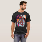 kosmische odyssee-astronaut in de uitgestrektheid  t-shirt (Voorkant volledig)
