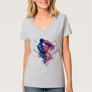 Kosmische omhelzing van sterrenstof en lotsbestemm t-shirt