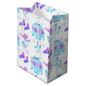 Kozy Winter versnelling Ice Skating Holiday Medium Cadeauzakje (Achterkant Gekanteld)