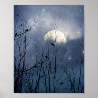 Kraaien in een blauwe, door de maan verlichte luch poster