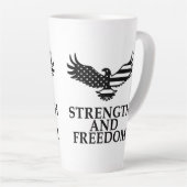 Kracht en vrijheid latte mok (Rechterhoek)