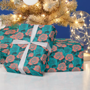 Krachtig gestileerde rozen in tinten blauwgroen en cadeaupapier