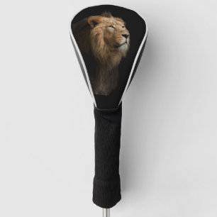 Krachtig leeuwenportret met donkere achtergrond golfheadcover