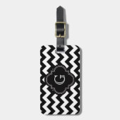 Krachtig zwart wit Chevron zigzagpatroon monogram Bagagelabel (Voorkant verticaal)
