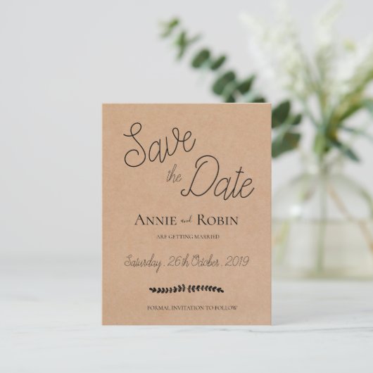 Kraft Paper Custom Script Weddenschap Save the Dat Briefkaart (Staand voorkant)