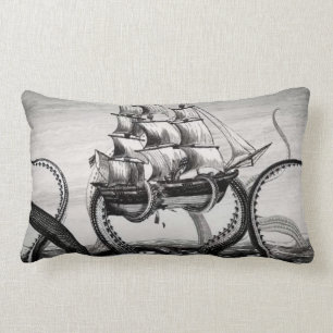 Kraken/octopus die een piraatschip opeet, zwart/wi kussen