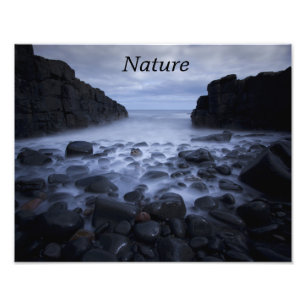 Krakjes en Rocks langs de Ocean Shoreline Foto Afdruk
