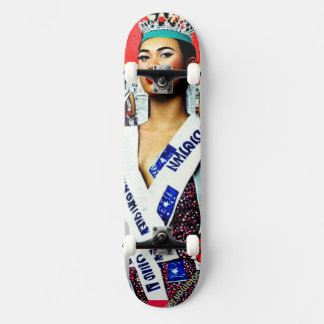 Krantenautomaat "Miss Solomon Islands" Skateboard