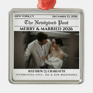 Krantenfoto van pasgetrouwden 'Merry and Married' Metalen Ornament