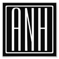 Kras Modern 3 Initiaal Monogram | Wit Op Zwart