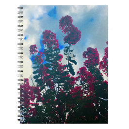kreupelmyrtle op een bewolkte dag notitieboek