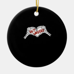Krijg Wrecked Skeleton Hand Heart Classic Keramisch Ornament