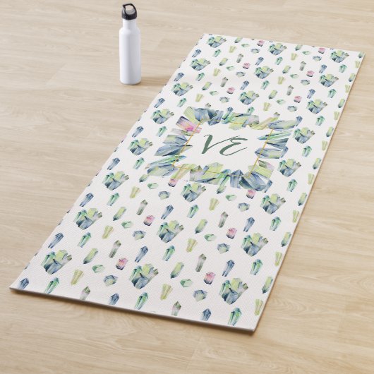 Kristallen in groen blauw en roze yogamat (In situ)