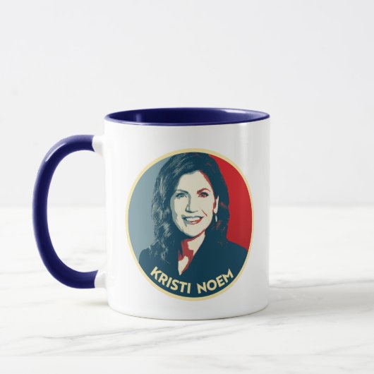 KRISTI NOEM Propaganda Badge Mok (Links)