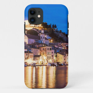 Kroatische stad Sibenik 's nachts. iPhone 11 Hoesje