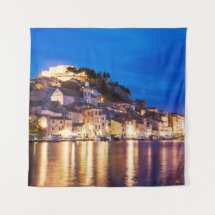Kroatische stad Sibenik 's nachts Wandkleed