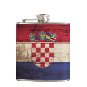 Kroatische vlag op oude houten graan heupfles
