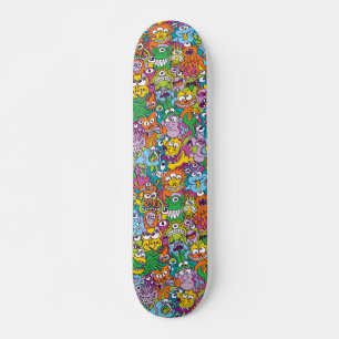 Kroes van kleurrijke Halloween-monsters en -wezens Skateboard
