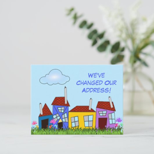 Kromme huizen en bloemen "We zijn verhuisd" Briefk Aankondigingskaart (Staand voorkant)