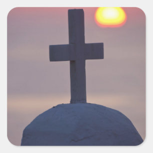 Kruis op de top van de kerk bij zonsondergang, Myk Vierkante Sticker