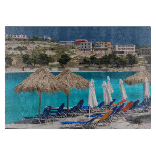 Ksamil, strand aan de zee snijplank