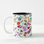 Kunst en mok van tweetone koffie (Links)