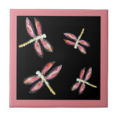 Kunstdanserende roze dragonfly-buien tegeltje (Voorkant)