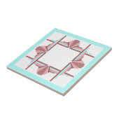 Kunstdeco-elementen in donker roos en blauw tegeltje (Zijkant)