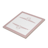 Kunstdeco-elementen in lichtbruin tegeltje (Zijkant)