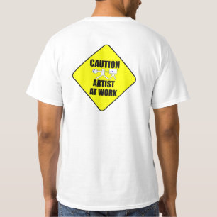kunstenaar op werkbord t-shirt