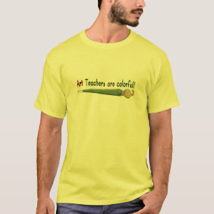 Kunstleraren zijn kleurrijke overhemden en cadeaut t-shirt