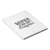 Kunstvrouwen lezen die gevaarlijk zijn notitieblok (Schuin)