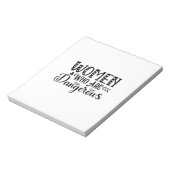 Kunstvrouwen lezen die gevaarlijk zijn notitieblok (Gedraaid)