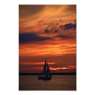 Kunstwerk bij zonsondergang boven zeilboot foto afdruk