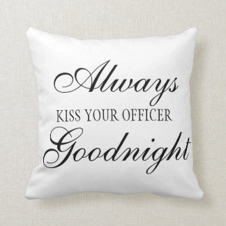 Kus altijd je officier voor de nacht kussen