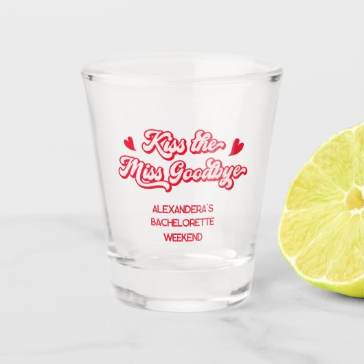 Kus de miss afscheid Pink Bachelorette Shot Glas (Voorkant)