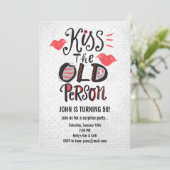 Kus de Oude Persoon! Birthday Party Invitation Kaart (Staand voorkant)